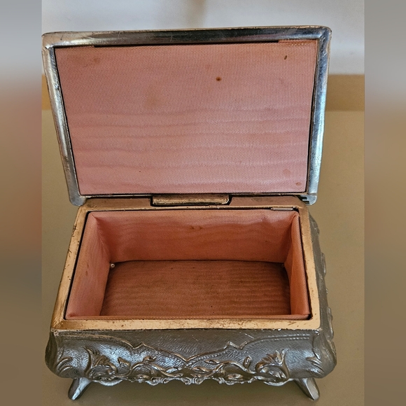 Vintage Footed Metal Trinket Jewelry Box - Picture 2 of 6